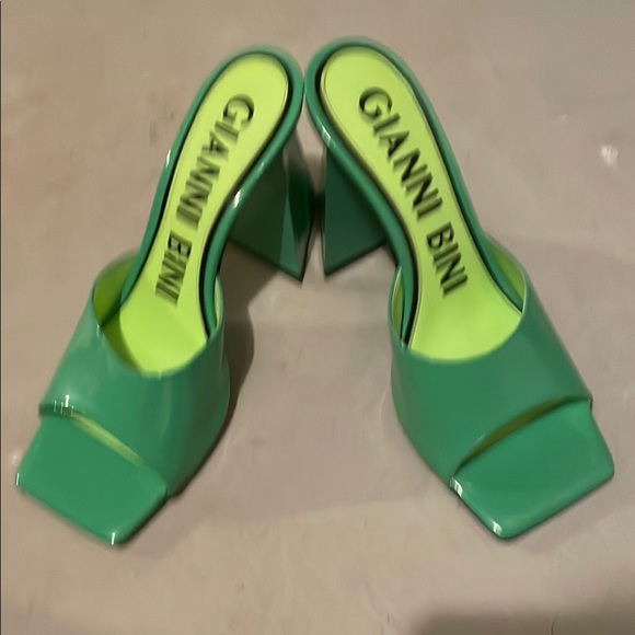 Gianni Bini Green Heeled Mules with Square-Toe Design - Picture 4 of 5